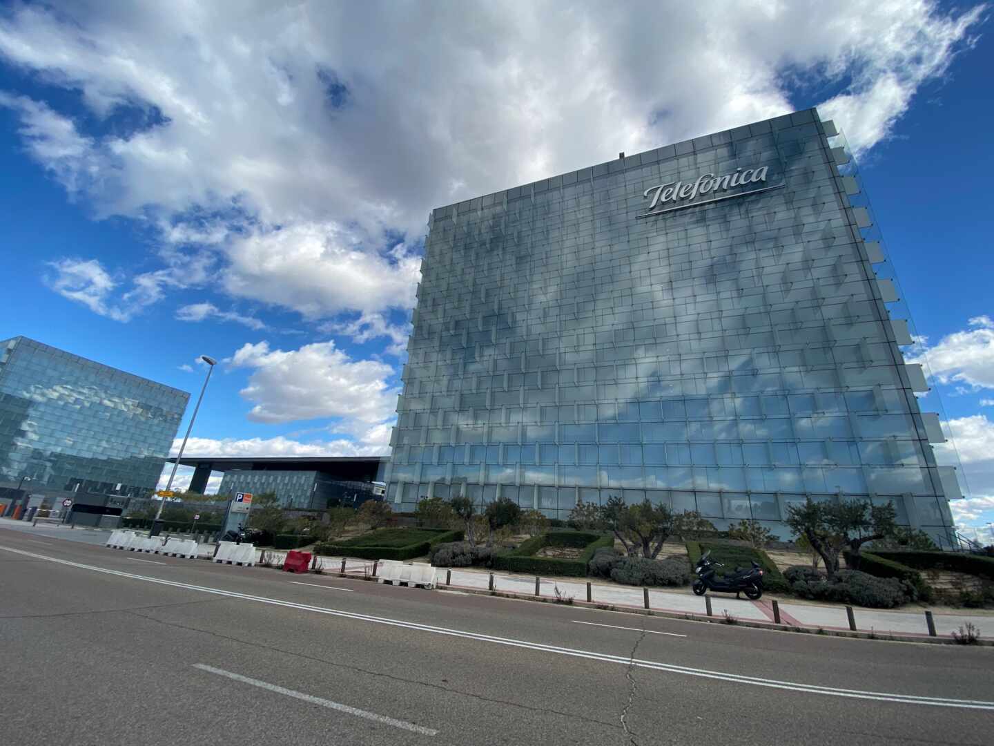 Edificio donde se encuentra la sede de Telefónica ubicada en Ronda de la comunicación, Madrid