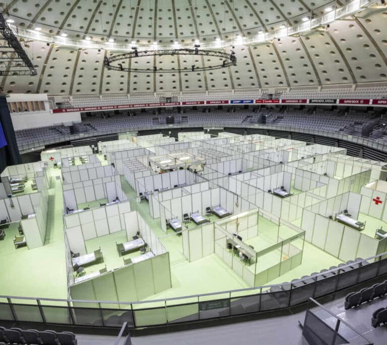 Portugal premiará con un bono y libranzas a los médicos de primera línea de la pandemia