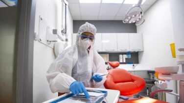 La ampliación de la cobertura dental en el sistema público aviva la tensión en el sector