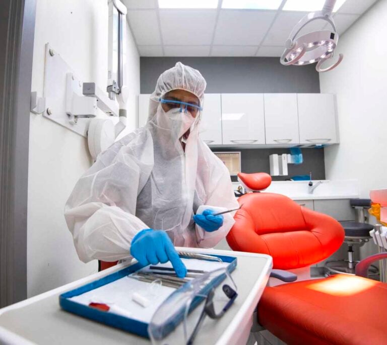 La ampliación de la cobertura dental en el sistema público aviva la tensión en el sector