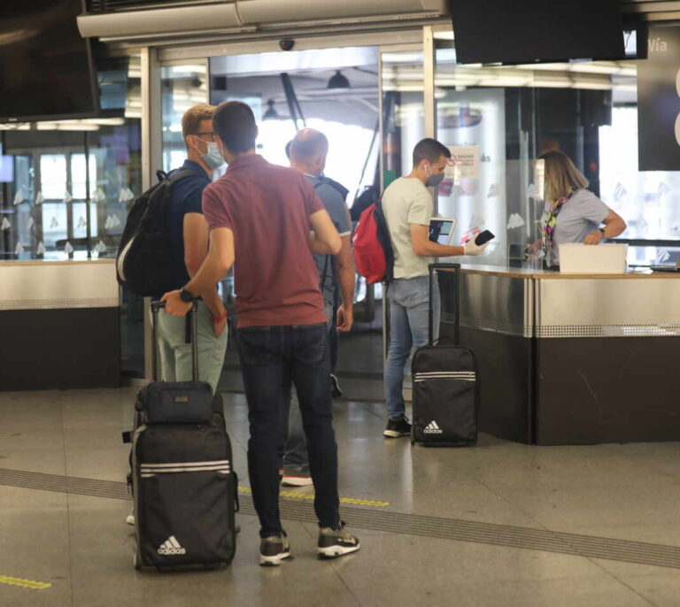 Universitarios de vuelta a casa por Navidad: "Mi plan es estar una semana sin salir"