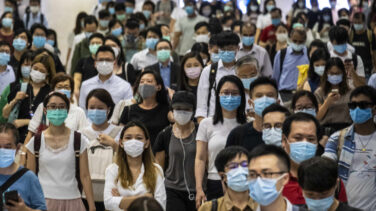 Un año después de los primeros síntomas del coronavirus que China no consiguió retener