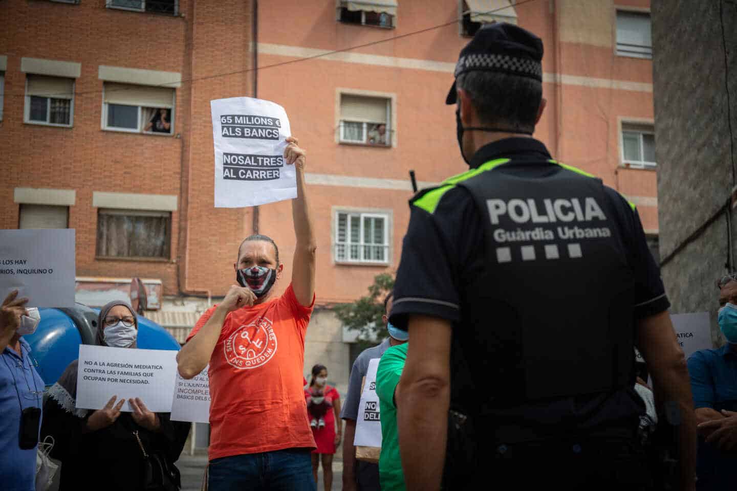 Miembros de Stop Desahucios en Badalona.