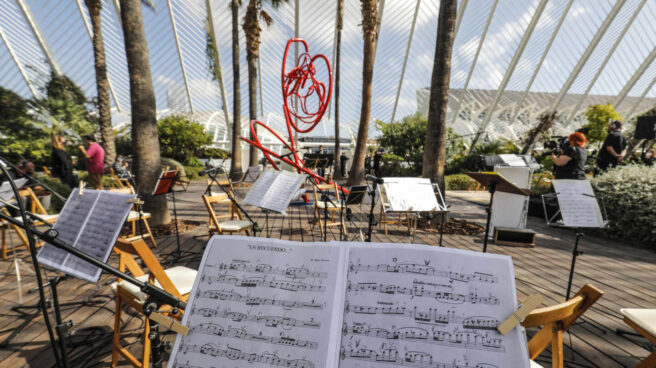 EuropaPress_3363578_partitura_preparada_actuacion_orquesta_acto_organizado_generalitat_recuerdo Acto en recuerdo de las víctimas del Covid-19 en Valencia.