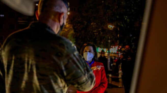 La ministra de Defensa, Margarita Robles, visita al personal de las Fuerzas Armadas.