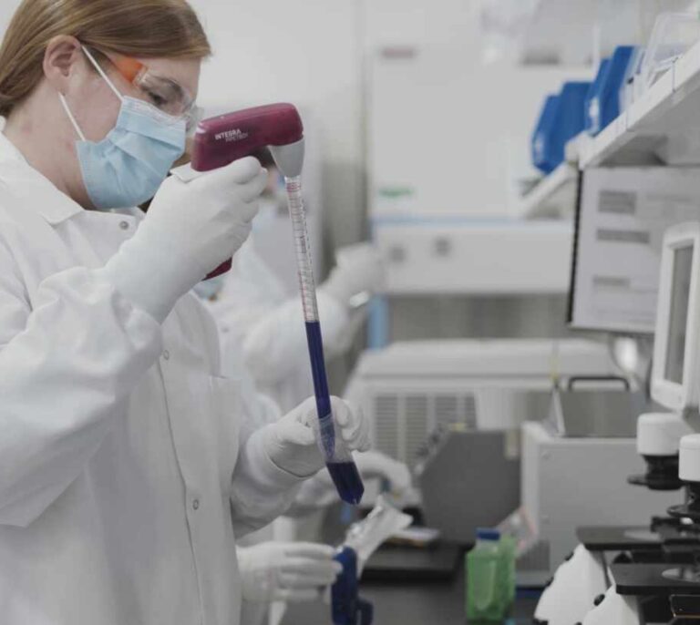 Moderna espera tener hasta 125 millones de dosis de su vacuna en el primer trimestre de 2021