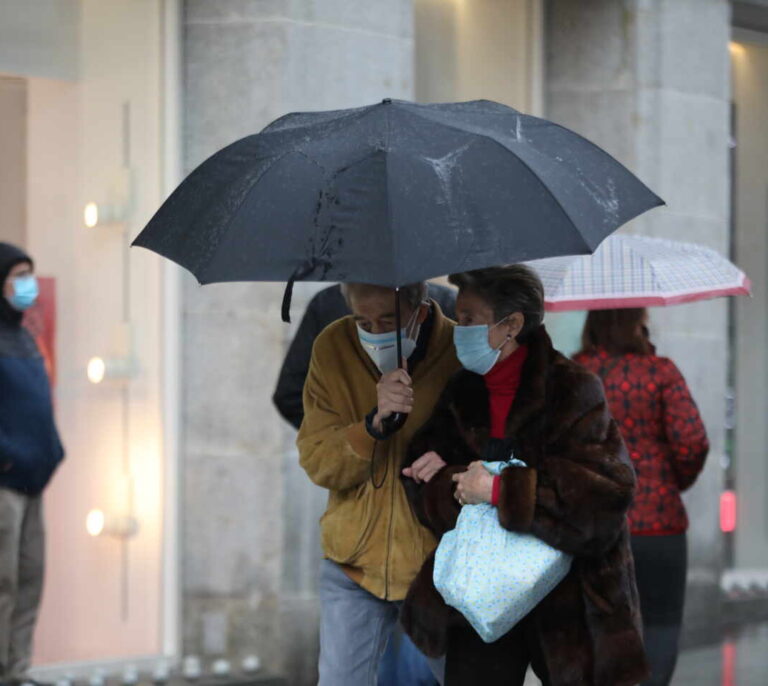 Frío, nieve, viento y mala mar activan la alerta en siete comunidades
