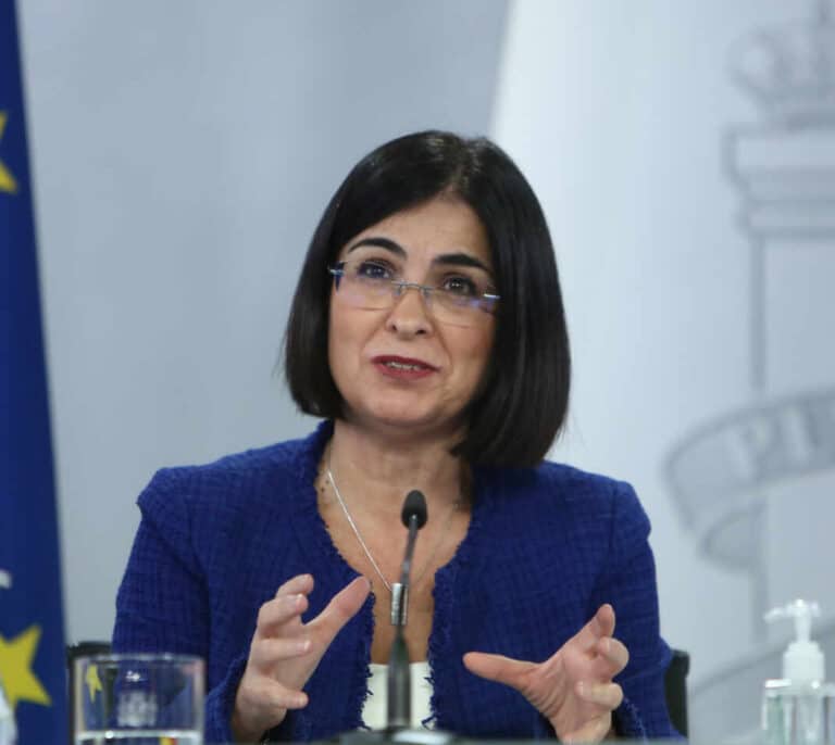 Darias asegura que las vacunas contra el Covid son "seguras, eficaces y salvan vidas"