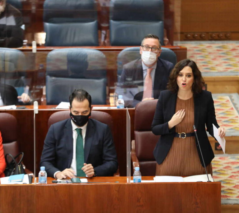 Ayuso mantiene el órdago contra ERC e insiste en que bajará el IRPF en Madrid