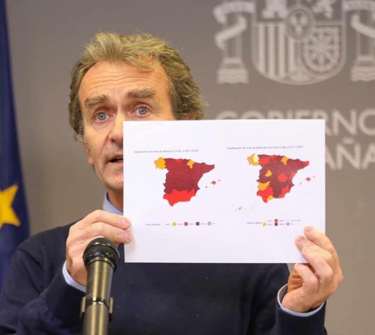 Simón dice que el 1,37% de los viajeros que llegan a España sin PCR son positivo en coronavirus