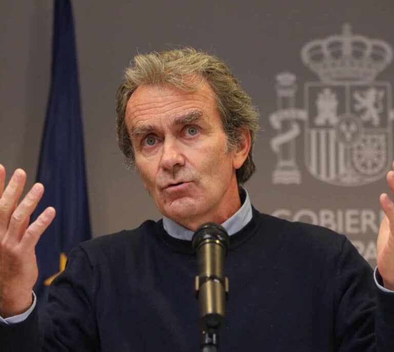Simón defiende la gestión de la pandemia en España y critica su politización en 'The Lancet'