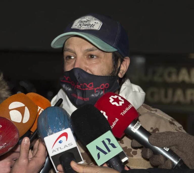 La caótica salida de Rafael Amargo de su domicilio tras su puesta en libertad