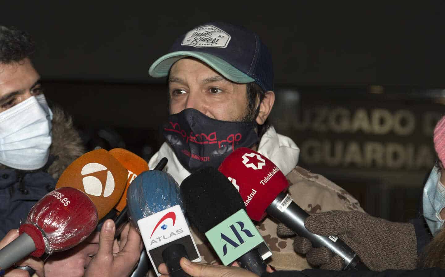 Rafael Amargo abandona el juzgado después de que la jueza lo pusiera en libertad con medidas cautelares