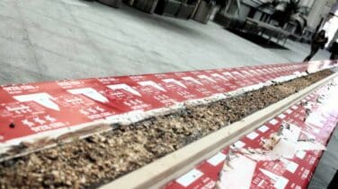 Elaboran en Madrid el turrón de chocolate más largo del mundo