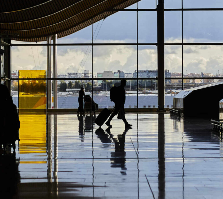 El Gobierno estudia "ajustes" en las reglas que exigen PCR para viajar a España