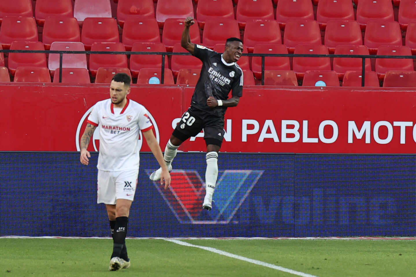 Vinicius celebra su gol en Sevilla.