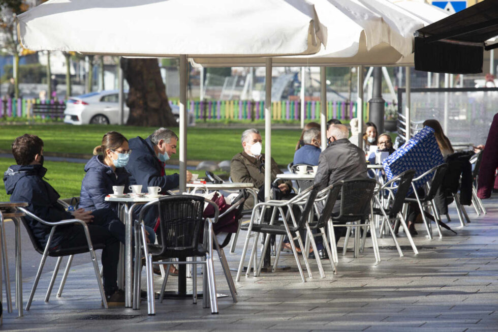 Terraza de un restaurante de Avilés, Asturias.