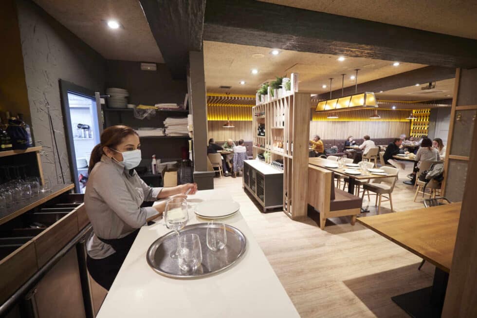 Interior del restaurante El Burladero, en Pamplona, Navarra.