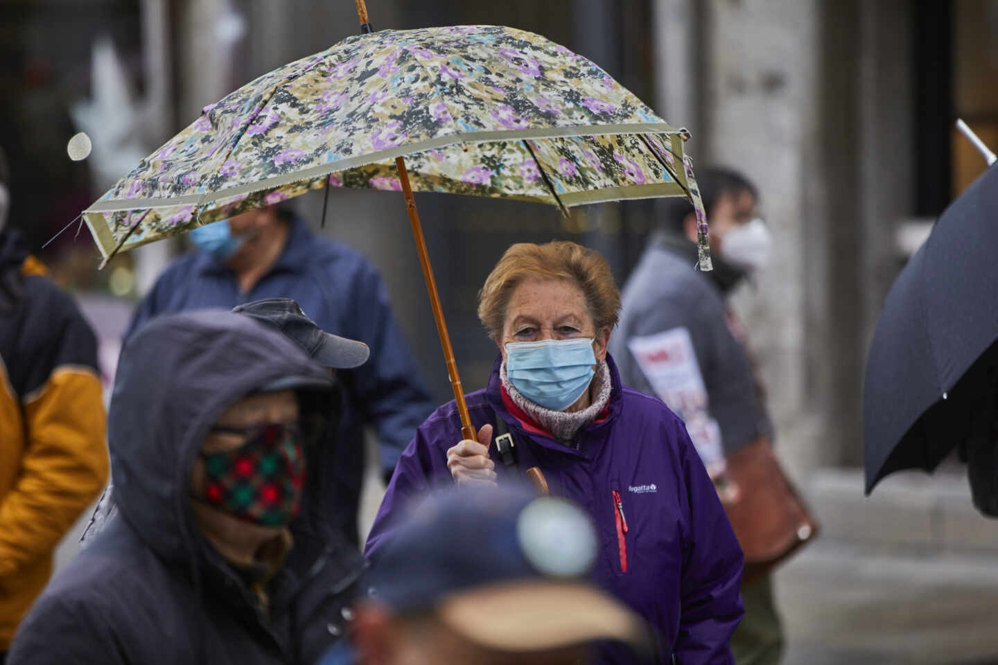 Una mujer participa en la manifestación contra la reforma de pensiones.