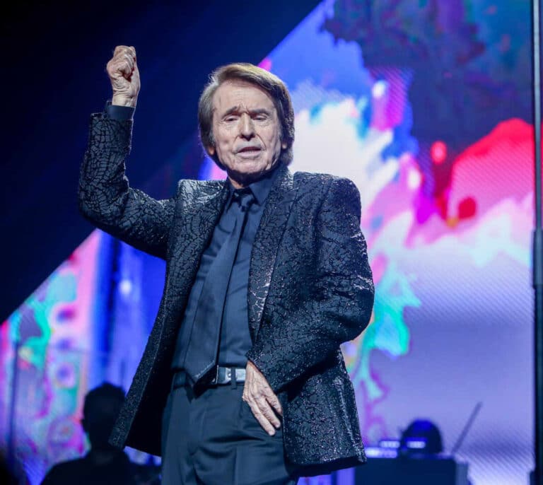 Raphael defiende sus conciertos en Madrid: "Hemos trabajado muy duro y cumpliendo la normativa"