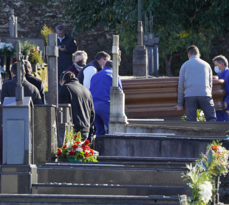 Rosario Porto, enterrada en la tumba de su familia en Santiago