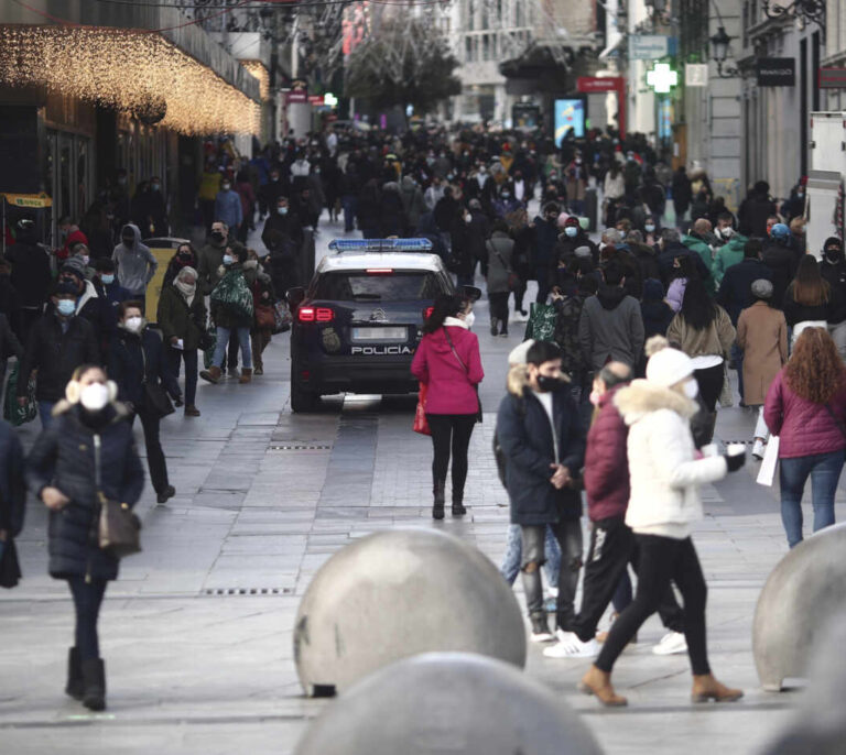 España despide 2020 con el peor dato de incidencia en un mes y 148 muertes en 24 horas