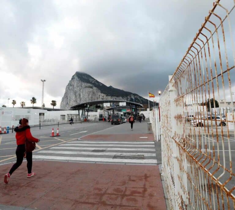 España recuerda que aún hay riesgo de que haya frontera externa de la UE en Gibraltar