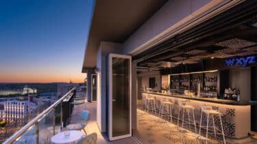 La sugerente oferta de un hotel de la Gran Vía de Madrid: restaurante en terraza con vistas + habitación + desayuno