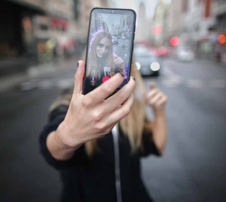 La Policía evita en Alicante que una menor se quite la vida tras publicarlo en TikTok