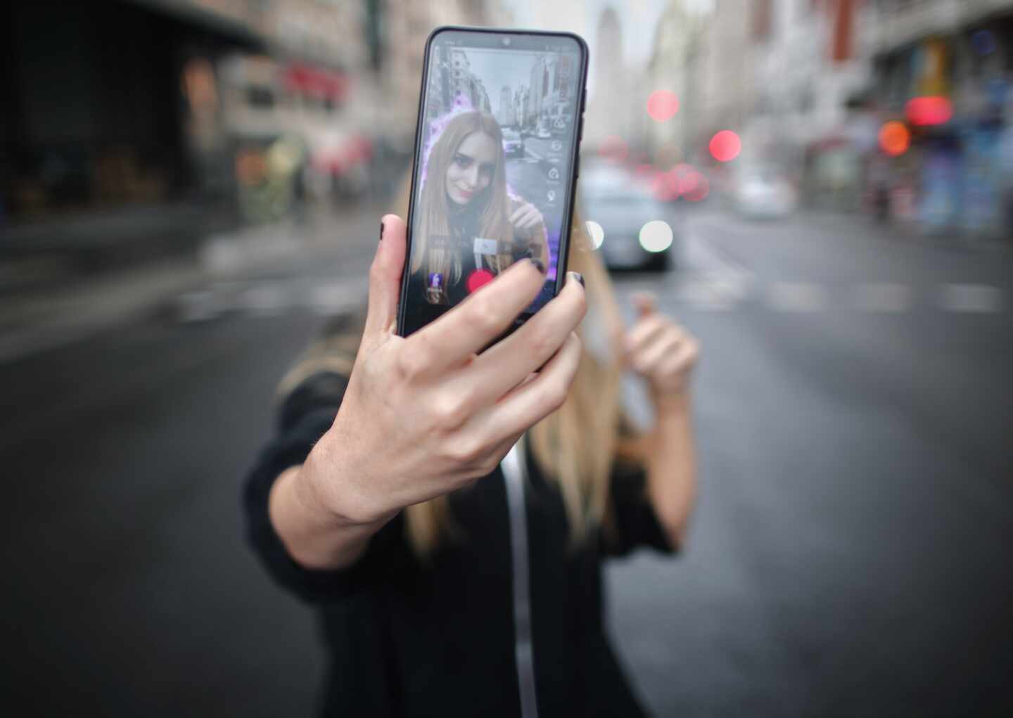 La Policía evita en Alicante que una menor se quite la vida tras publicarlo en TikTok