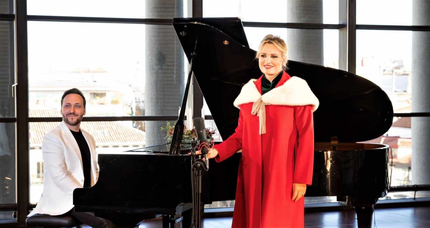 La soprano Ainhoa Arteta apoya con su voz la Campaña de Navidad de Cáritas Más cerca que nunca