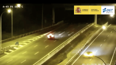 Dos detenidos por conducir en dirección contraria por una autovía triplicando la tasa de alcohol