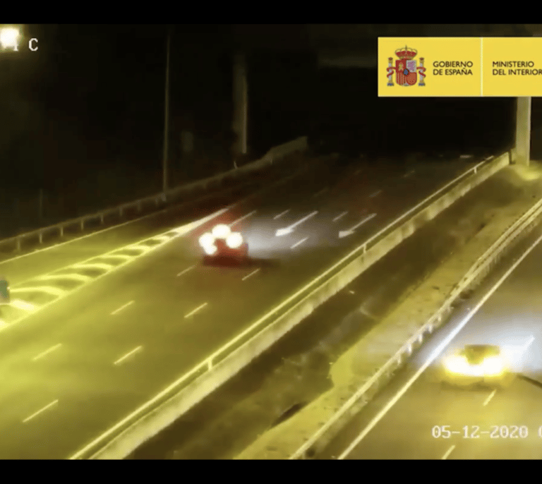 Dos detenidos por conducir en dirección contraria por una autovía triplicando la tasa de alcohol