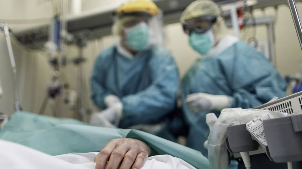 España suma casi 2.000 hospitalizados desde Nochevieja pese al bajón de la incidencia por los días festivos