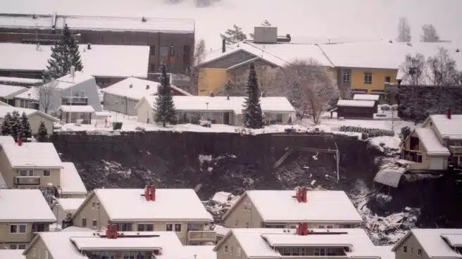 VÍDEO | Un corrimiento de tierras 'se traga' varias viviendas y deja 12 desaparecidos en Noruega