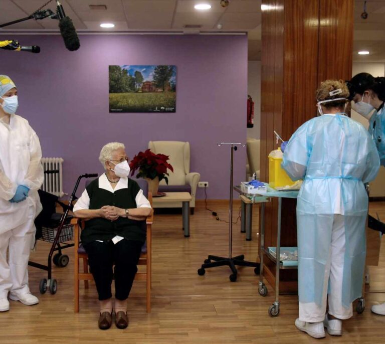 De Guadalajara a Gijón: España empieza a vacunarse contra el coronavirus