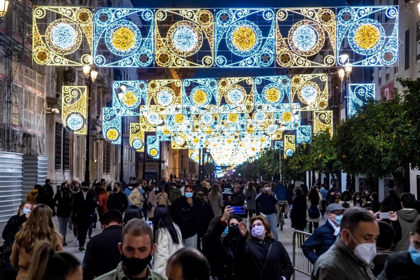 Encendido navideño "por sorpresa" en Sevilla