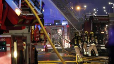 Encuentran a un tercer fallecido en el incendio de Badalona y buscan más con drones y perros