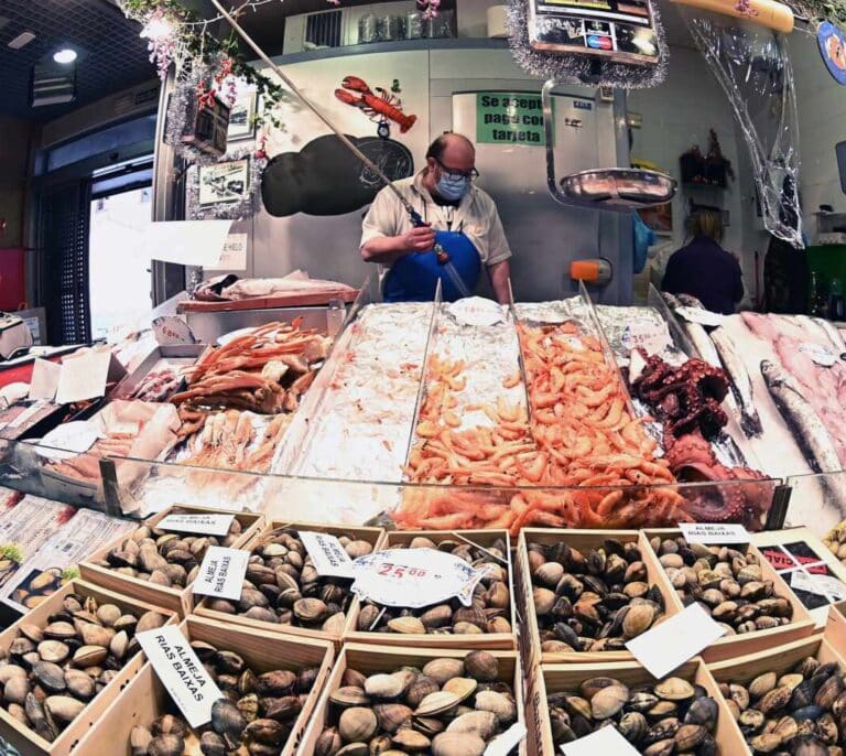 El besugo y los percebes disparan sus precios para Nochebuena
