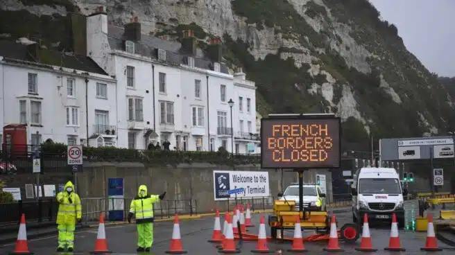 Francia reabrirá fronteras a medianoche y exigirá una PCR negativa para regresar de Reino Unido