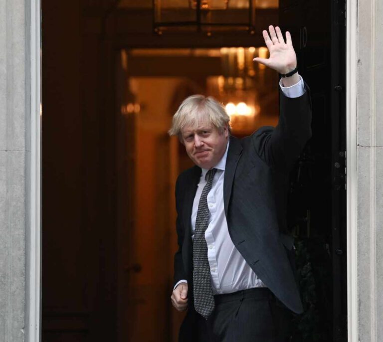 El Parlamento británico aprueba el acuerdo de relación con la UE tras el Brexit