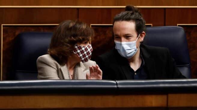 Carmen Calvo y Pablo Iglesias, en el Congreso de los Diputados.