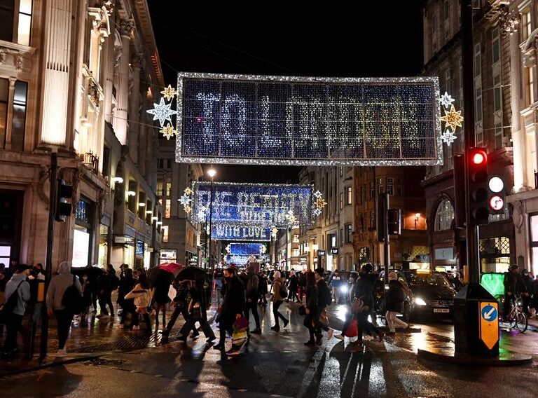 España pide una respuesta común de la UE antes de prohibir los vuelos con el Reino Unido