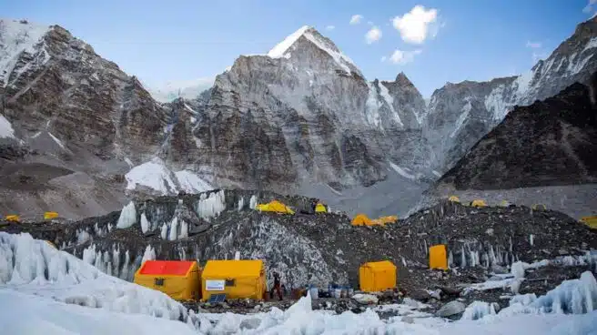 El Everest 'crece': Nepal y China fijan una nueva altura oficial de 8.848,86 metros