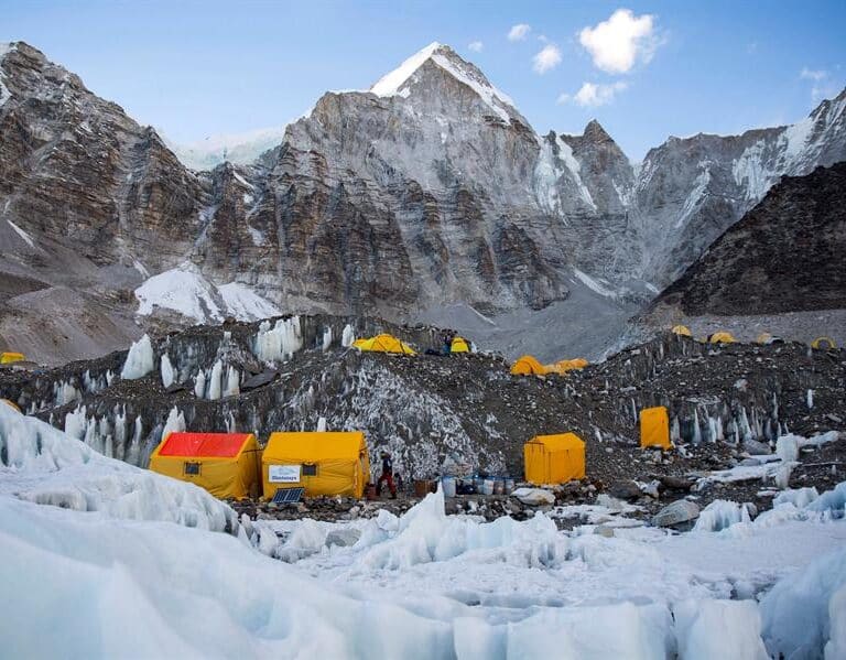 El Everest 'crece': Nepal y China fijan una nueva altura oficial de 8.848,86 metros