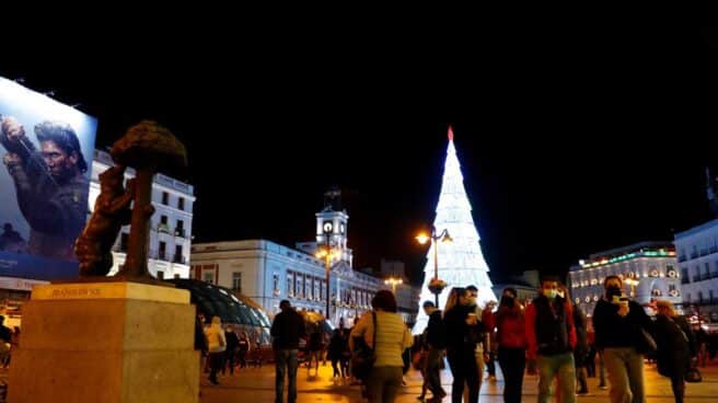 Ambiente y compras navideñas en el centro de Madrid