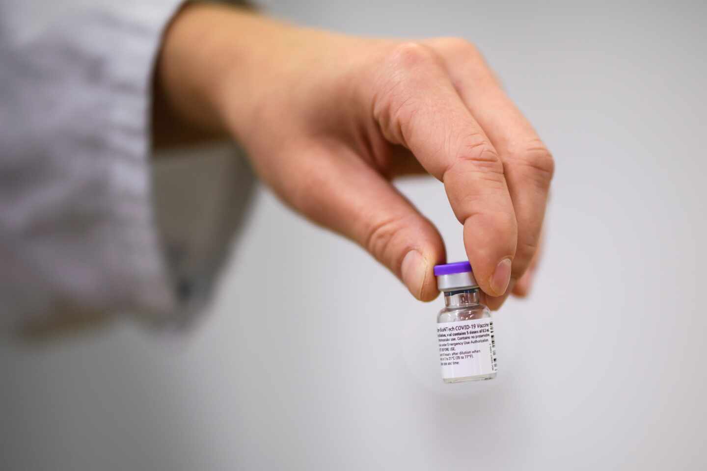 Los anticuerpos de la vacuna de Pfizer bloquean la variante británica