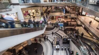 Desconcierto y numerosas caídas en las escaleras mecánicas del primer centro comercial de Camerún