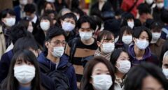 Ciudadanos de Tokio (Japón) con mascarilla.