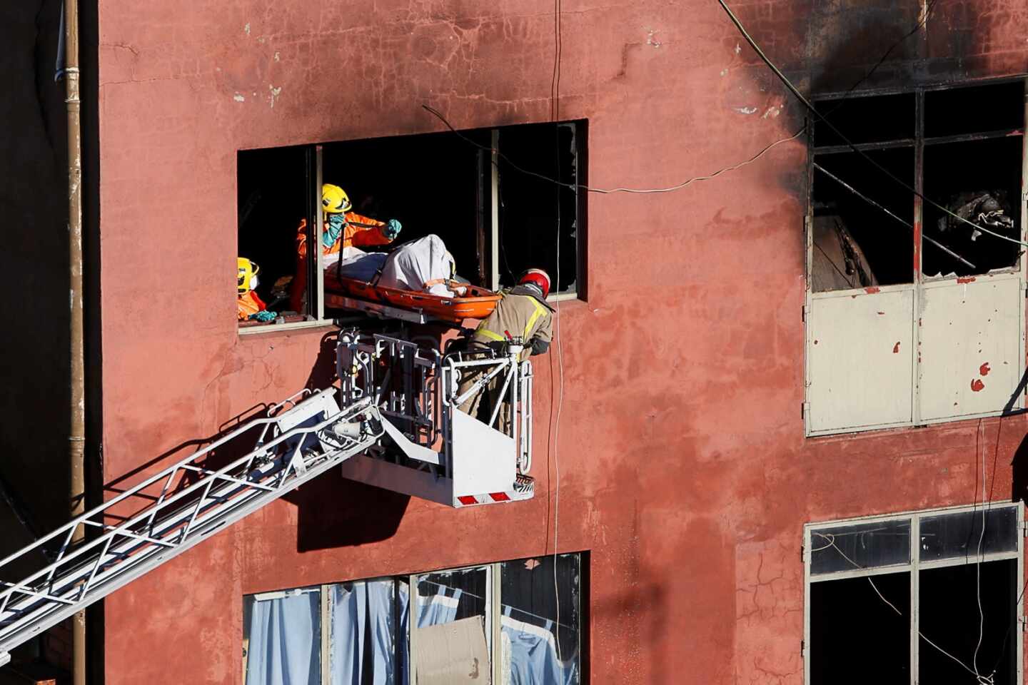 Cataluña transfiere 750.000 euros a Badalona para ayudar a los afectados por el incendio